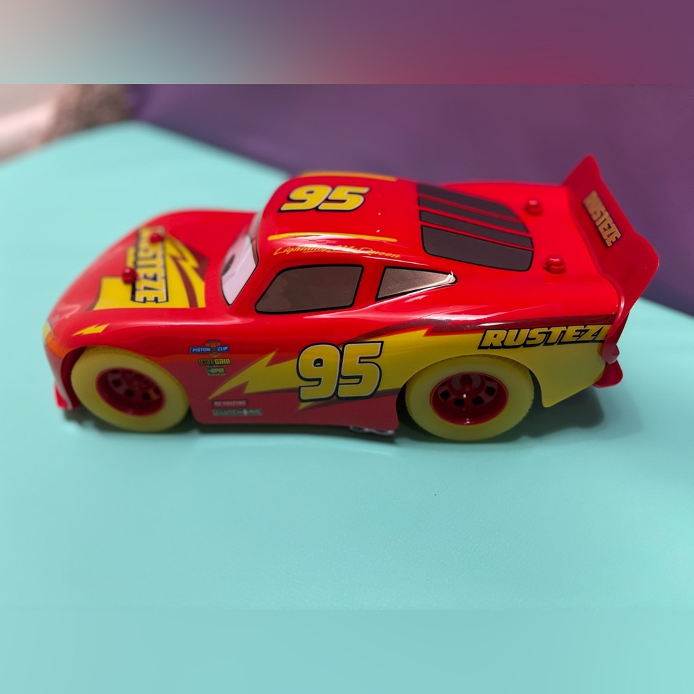 Lighting McQueen Glow Racers R/C Toy Cars - Picture 5 of 7